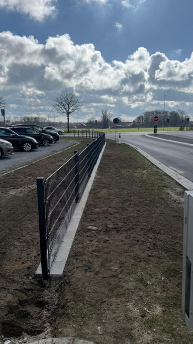 Aufbau eines Doppelstabmattenzauns